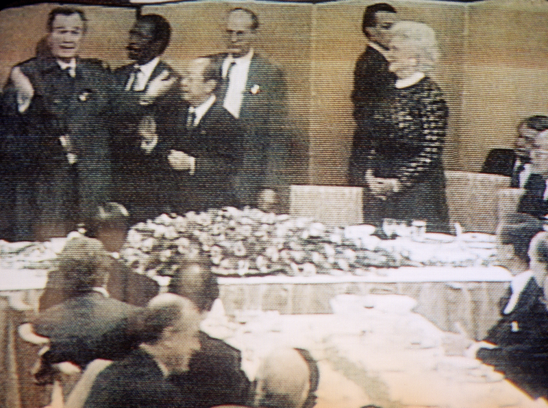Illustration for article titled Happy Anniversary of the Time George H.W. Bush Puked on the Prime Minister of Japan